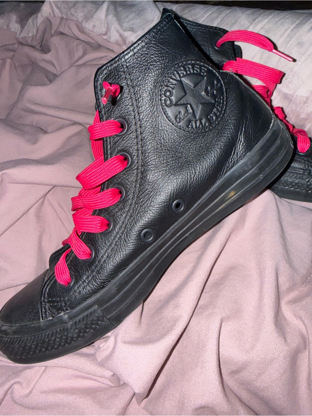 Black leather chuck converse Sneakers with Hot Pink Laces - Picture 3 of 6